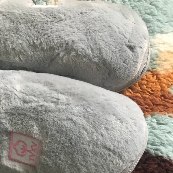 Grey warm slippers. Size 8. Very Comfortable. With hard soles. - Picture 5 of 9